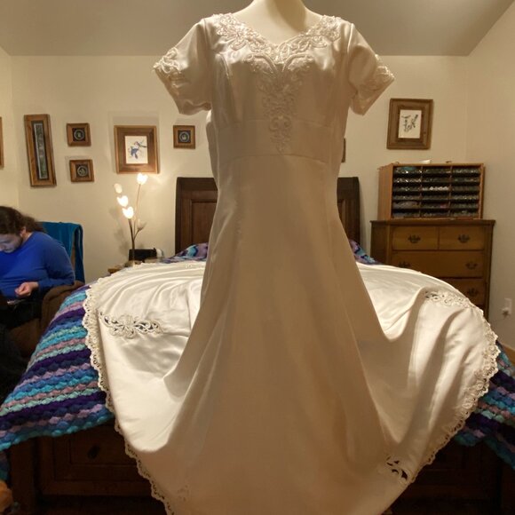 #17) Wedding Gown: Cream Roses - Picture 9 of 11